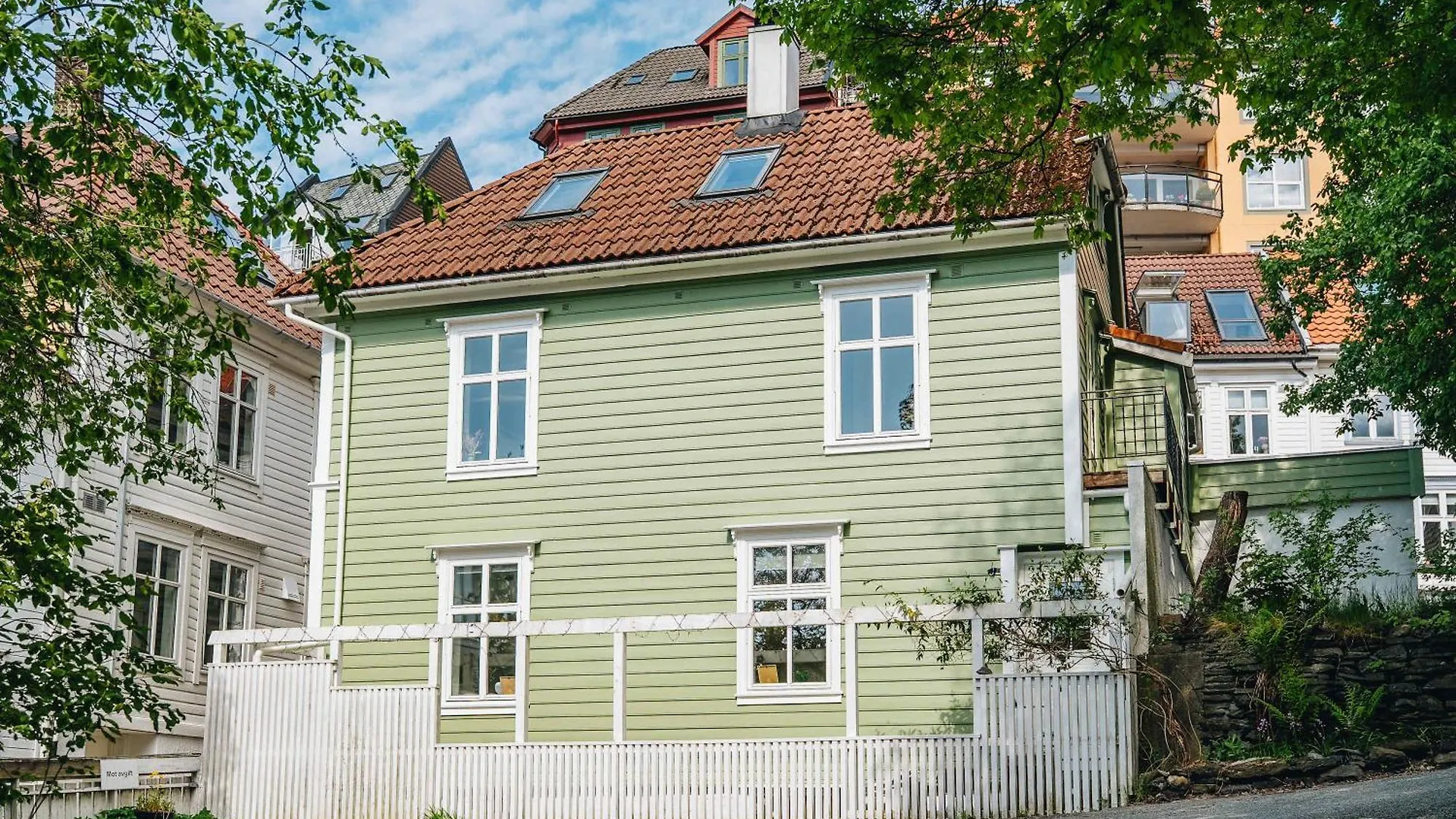 Dinbnb Home L Historic 4Br House L 2 Free Parking L Balcony&Terrace Bergen 0*,  Norwegen
